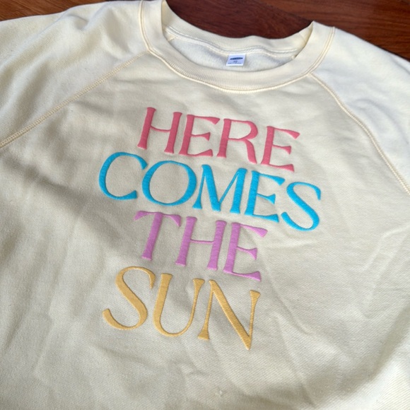 “Here Comes The Sun” Sweater - Picture 1 of 3